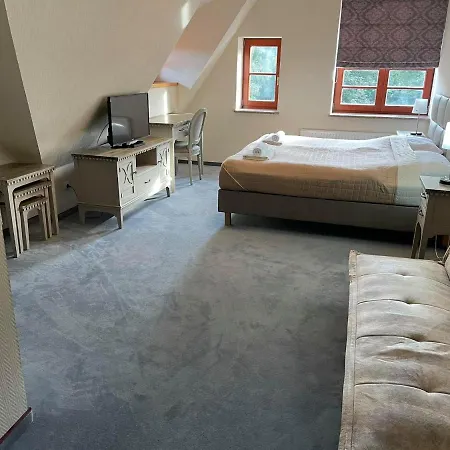 Nocleg ze śniadaniem Kaiserhof B&b-cesarski Dwór, Budynek Z Nutą Historii