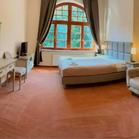 Kaiserhof B&b-cesarski Dwór, Budynek Z Nutą Historii *