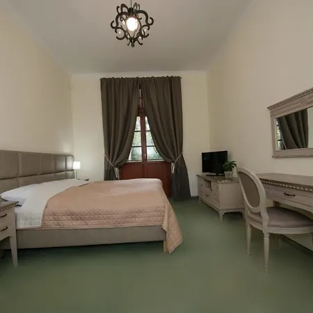 Kaiserhof B&b-cesarski Dwór, Budynek Z Nutą Historii Nocleg ze śniadaniem *