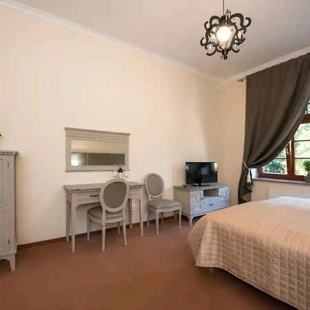 Kaiserhof B&b-cesarski Dwór, Budynek Z Nutą Historii