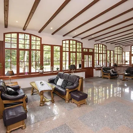Kaiserhof B&b-cesarski Dwór, Budynek Z Nutą Historii *