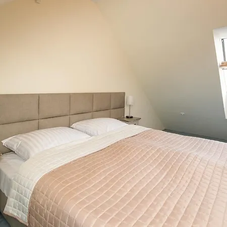 Kaiserhof B&b-cesarski Dwór, Budynek Z Nutą Historii