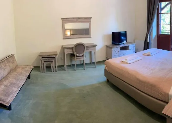 Kaiserhof Bed & Breakfast 4*